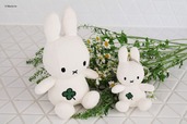 【BON TON TOYS ミッフィー】「Miffy Four Leaf Clover」18cm：3,300円、キーチェーン：2,860円／18cm：W14 x D9 x H18 cm、キーチェーン：W8.5 x D5.5 x H11.5 cm