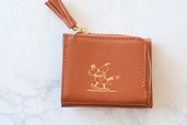 【『SNOOPY YEAR OF THE HORSE MINI WALLET BOOK BROWN』(宝島社)】2026年の干支である「午」をモチーフにしたとってもかわいいお財布