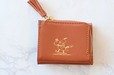 【『SNOOPY YEAR OF THE HORSE MINI WALLET BOOK BROWN』（宝島社）】2026年の干支である「午」をモチーフにしたとってもかわいいお財布
