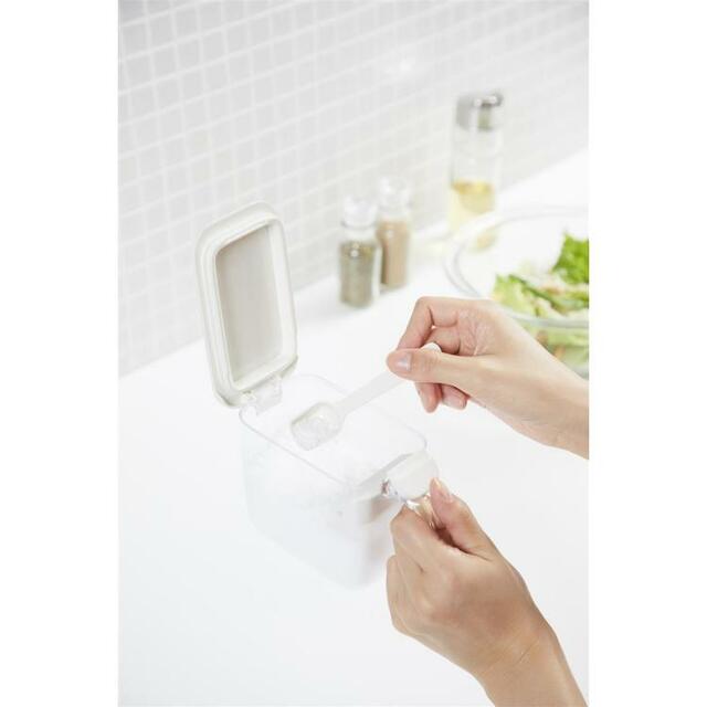 【ロフト「キッチン便利グッズ」売上ランキング 6位】「調味料ポット ホワイト（マーナ）」1,078円（税込）