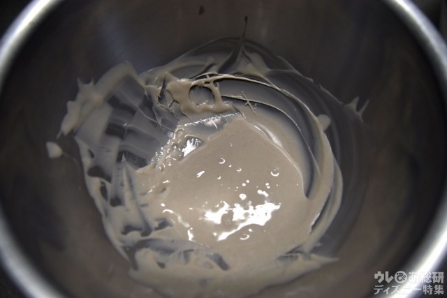 ステラ・ルーは赤と青の食用色素で着色します