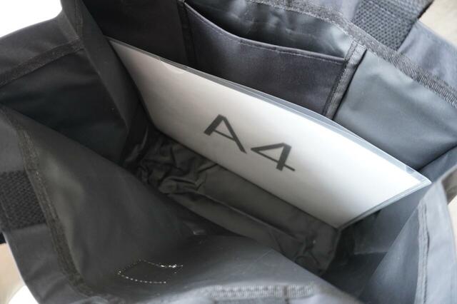 A4サイズのクリアファイル。縦にも横にも入る