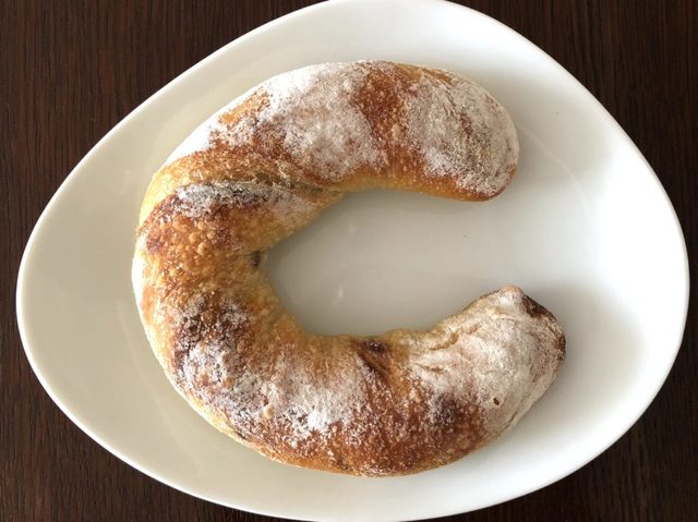 Cバゲット（黒糖マカダミア）