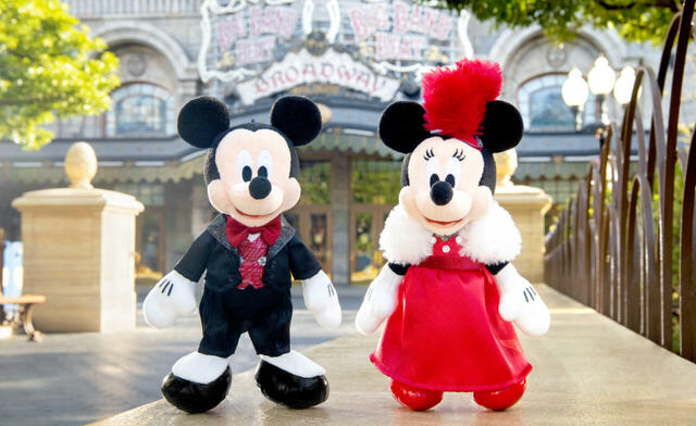 ぬいぐるみバッジ 2,700円｜東京ディズニーシー「ビッグバンドビート」グッズ｜販売店舗：東京ディズニーシー「エンポーリオ」｜発売日：2025年8月1日（金）