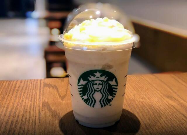 【スターバックス】瀬戸内 レモンケーキ フラペチーノ®（トールサイズ）店内飲食価格：690円（税込）