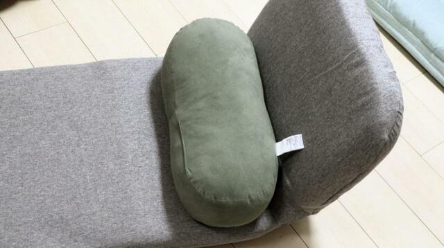 【ニトリ 枕になるコンパクト座椅子】クッションと組み合わせて使うのもおすすめです♪