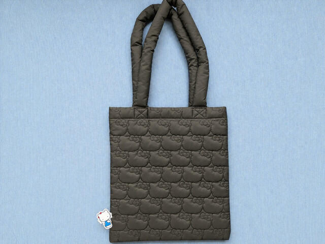 CITEN × Hello Kittyひょっこりタグが可愛いふわふわキルティングトート 裏