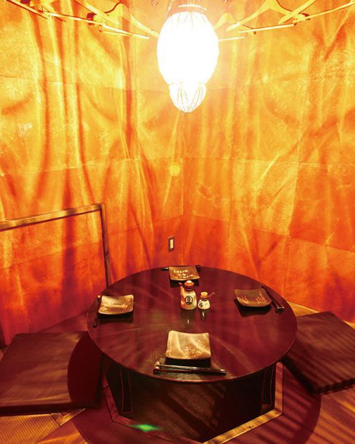 【魚】炭火焼・炉端焼がうまい店／【新宿】ろばた 翔　  店舗内観