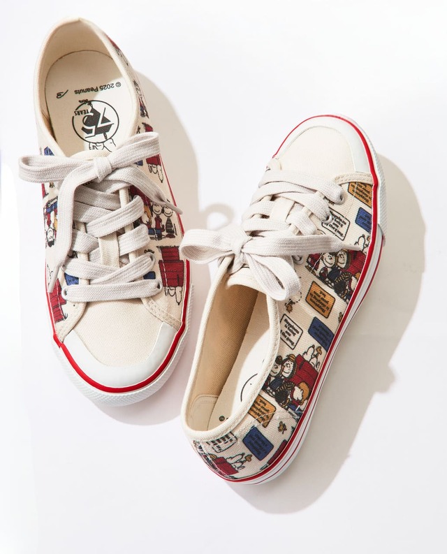 【ベルメゾン×PEANUTS】「キャンバスプリントスニーカー『スヌーピー』」8,990円、4サイズ（35/22.5cm、36/23cm、37/23.5cm、38/24～24.5cm）