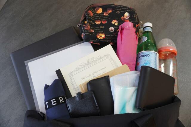 【3COINS ペアレンツBAG】収納力をチェック！ポーチや折りたたみ傘、ペットボトルなどを入れてみます