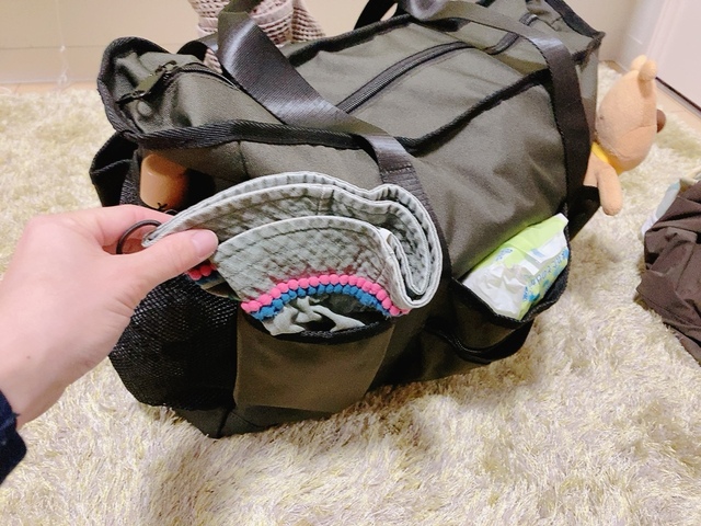 【ワークマン マルチポケット トートバッグ】外ポケットにはお手拭き、水筒、タオル、お気に入りのおもちゃ、帽子などを入れました