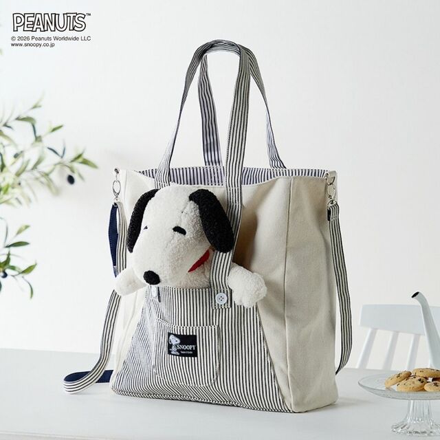 オーバーオールデザインぬいぐるみ収納トートバッグ（グレーヒッコリー×後姿）※ディスプレイしているぬいぐるみはPEANUTS FRIENDS CLUBのアイテムです