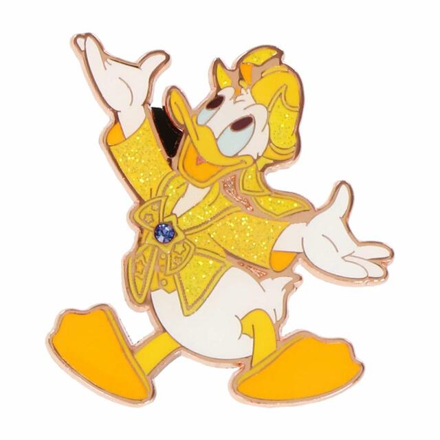 ピンバッジ 1,100円｜サイズ：縦約4×横約4cm｜東京ディズニーリゾート40周年“ドリームゴーラウンド”スペシャルグッズ｜発売日：2023年4月10日（月）｜販売店舗：東京ディズニーランド「グランドエンポーリアム」、東京ディズニーシー「エンポーリオ」