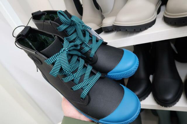 【ワークマン　レディース防水サファリシューズ】新色は紐が幅広。中もトロピカル柄でおしゃれな一足です