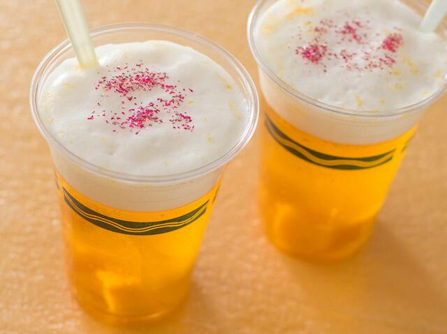 ビアカクテル(マンゴー) 780円｜東京ディズニーリゾート40周年“ドリームゴーラウンド”スペシャルメニュー