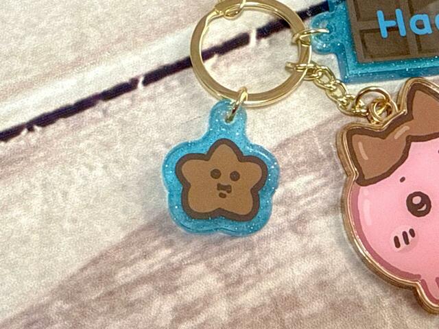 チョコになった流れ星。ブルーラメのアクリル樹脂素材です