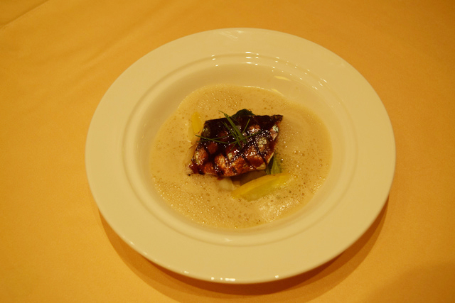 ポルチーニ茸とフォワグラの温かいフラン サンマの照焼きと温野菜添え