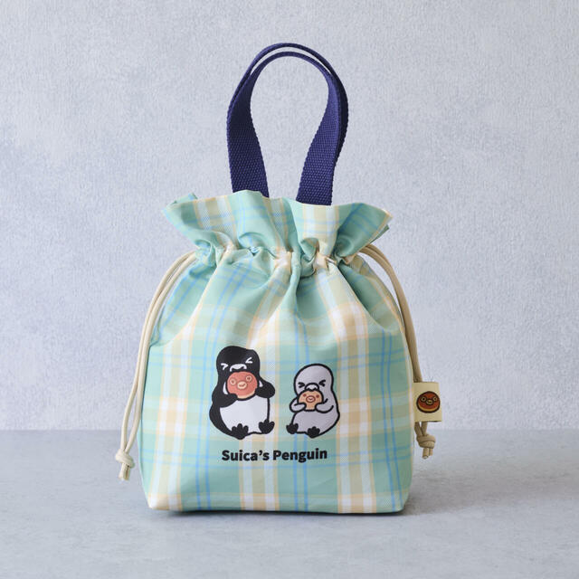 【Suicaのペンギン新作グッズ】持ち手付き巾着保冷バッグ／ドーナツを食べるSuicaのペンギンと子ペンギンがかわいい！