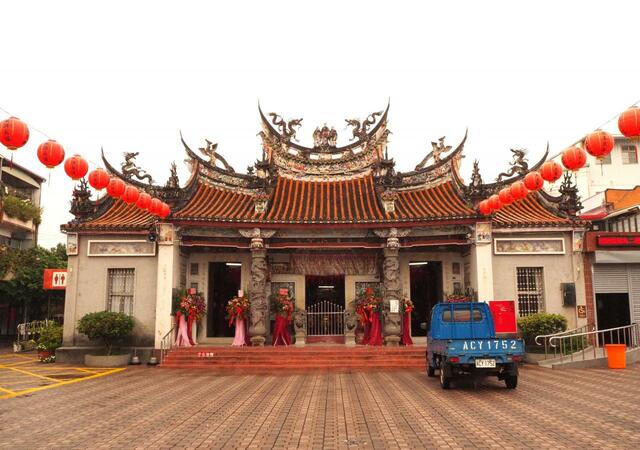 【台湾食べ歩きの旅 #11】駅から北へ自転車を走らせると見えてくる関山天后宮。小さな廟だが、これでも歴史は100年以上