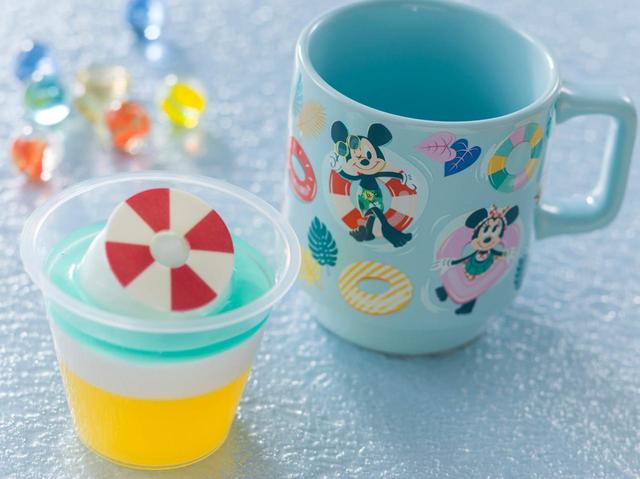 パイナップルゼリー＆ココナッツムース、スーベニアカップ付き 900円｜東京ディズニーランド「プラズマ・レイズ・ダイナー」