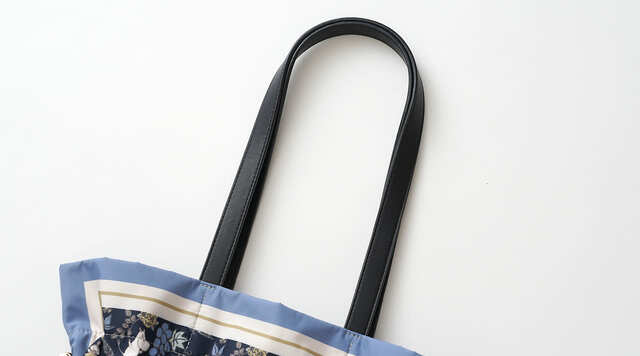 【ふんわり華やぐ ムーミンのスカーフトート】ゆとりのある長めの持ち手で肩掛けもスムーズ