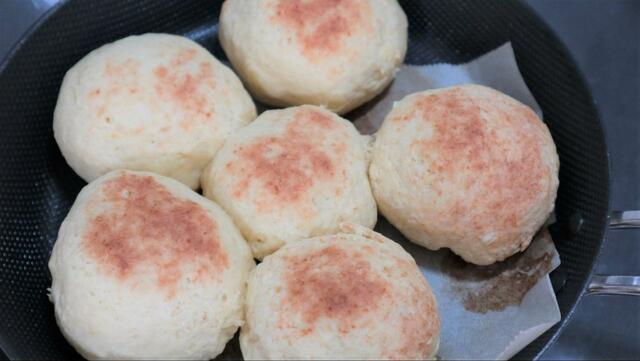 【ニトリ IH 二層鋼グリルパン 片手(20cm)】焦げ色が食欲をそそるちぎりパンの完成!