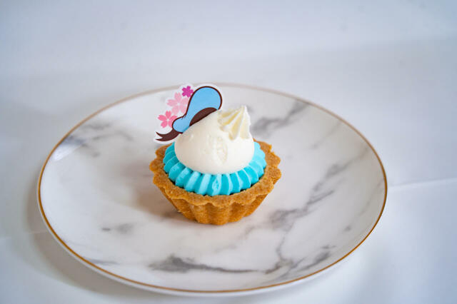 ドナルドダック：ミント風味ホイップクリームとホワイトチョコホイップクリームのタルト｜銀座コージーコーナー＜ミッキー＆フレンズ＞お花見パーティー（8個入）3,132円