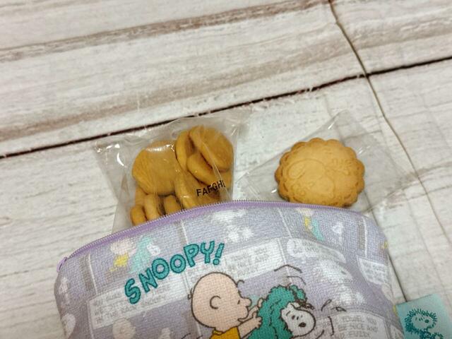 ビスケット40g、スヌーピー柄焼菓子（プレーン）5g入り