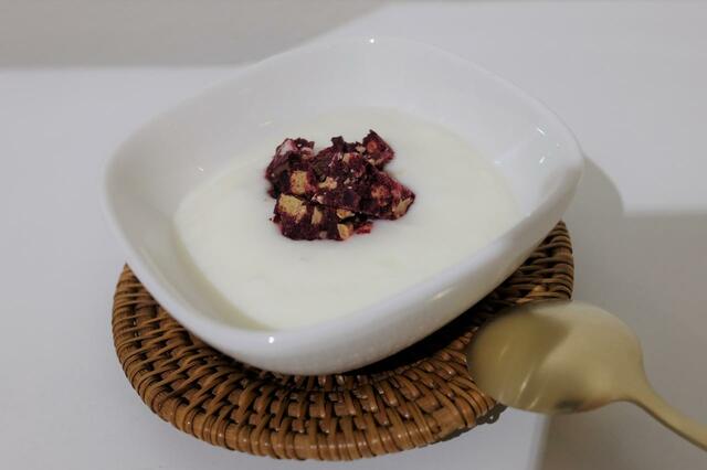 【ZENB STICK】好みのサイズに割って、ヨーグルトにかけても○