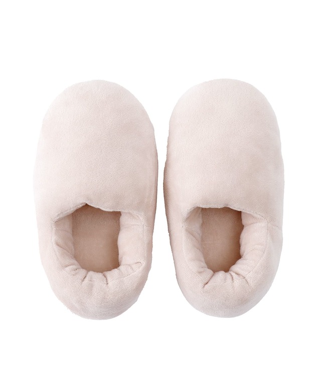 【3COINSの防寒小物グッズ売上ランキング 4位】「もちもちスリッパ」550円（税込）