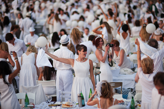 超優雅な“白”で統一されたパーティー「ディネ・アン・ブラン」