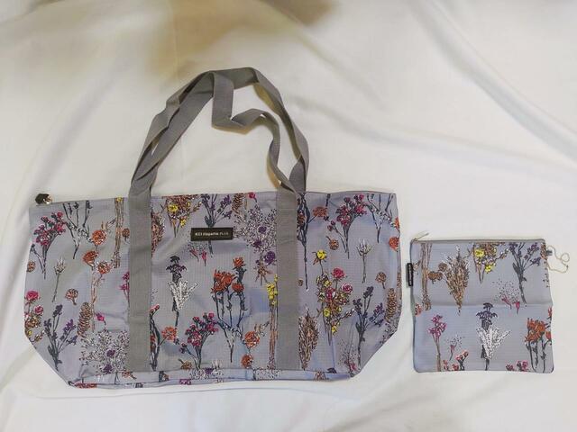 今回紹介するのは、バッグとポーチ