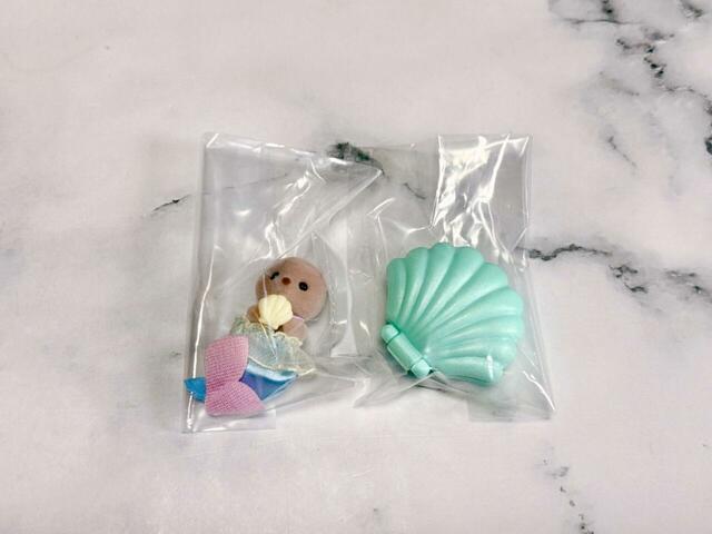 「2.ラッコの小さい赤ちゃん（ケイリー）＆ベッド」が来てくれました！