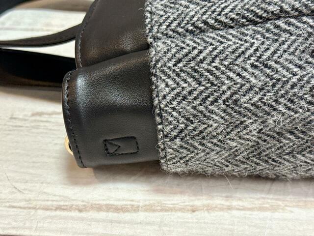 両側面にポケット付き。小物の収納に便利！