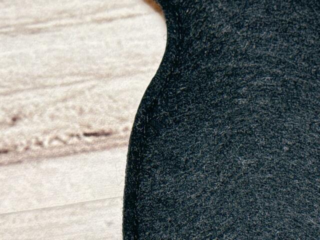 【カルディ　ハロウィン黒ネコペンケース】素材はポリエステル・ナイロン。フェルト調の生地です