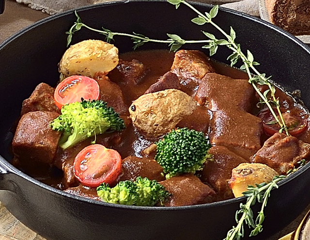 黄金比率のハンバーグ【エミテラス所沢「テラスビュッフェTABLE（ターブル）の食べ放題】