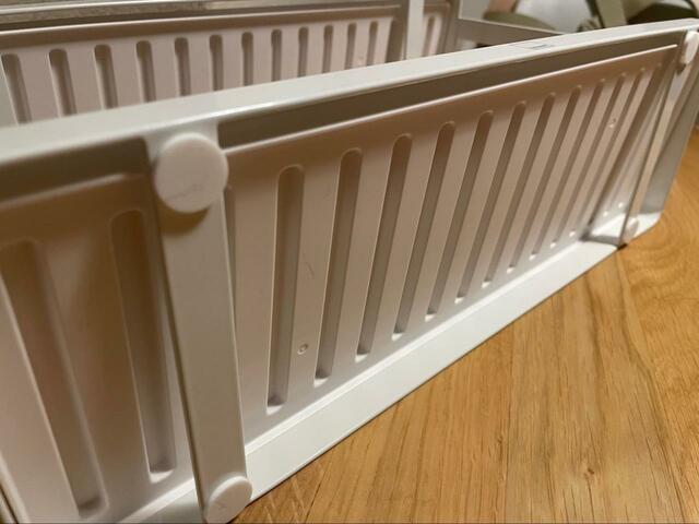 【tower（山崎実業）トレー付きジャグボトル＆グラススタンド 2段】底には滑り止めが付いています