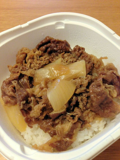 「お肉たっぷり特製牛めし」（セブン-イレブン）