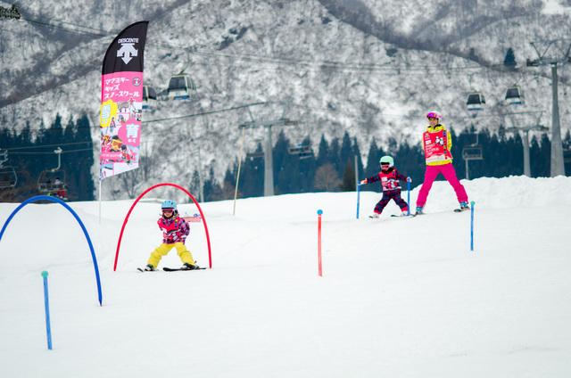 ゲレンデに出るまでのレッスンは、専用エリアで｜ママミキーキッズスノースクール