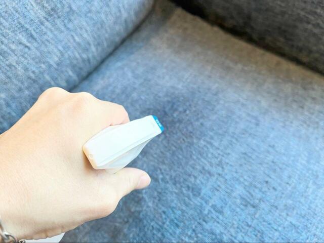 【アイリスオーヤマ ハンディリンサークリーナー】まずはスプレーボトルなどに水を入れて、掃除したい箇所をしっかり濡らすのがポイント◎