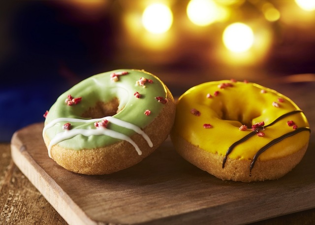 写真左「スリザリン リング」 写真右「ハッフルパフ リング」