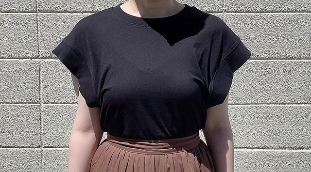 【ZARA】リブ編みTシャツ　ブラックSサイズ着用