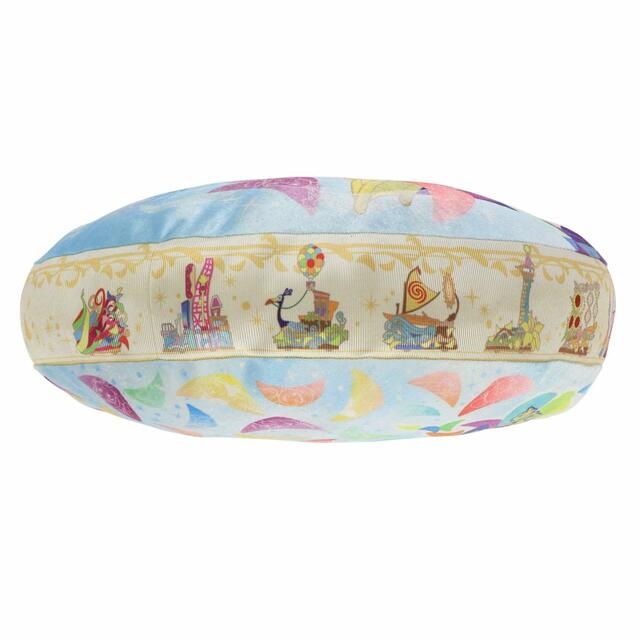 クッション 3,500円｜サイズ：縦約42×横約42×厚さ約16cm｜東京ディズニーランド新パレード「ディズニー・ハーモニー・イン・カラー」グッズ｜東京ディズニーリゾート40周年“ドリームゴーラウンド”｜発売日：2023年7月10日（月）｜販売店舗：東京ディズニーランド「グランドエンポーリアム」