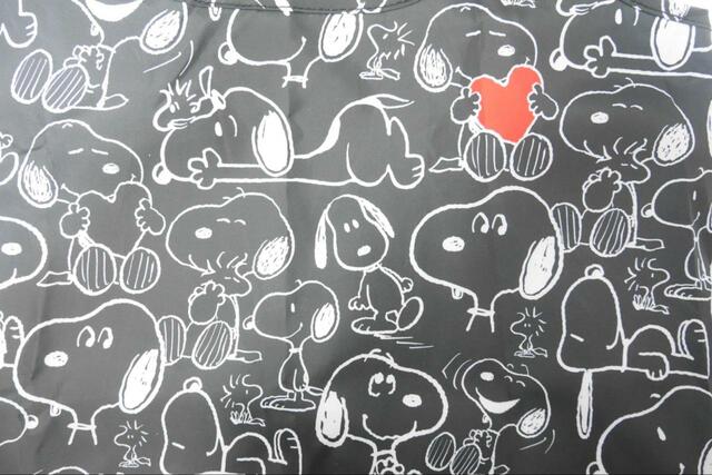 【オトナミューズ2023年3月号増刊付録　スヌーピーのお買い物バッグ】ところどころにある赤いハートがアクセント