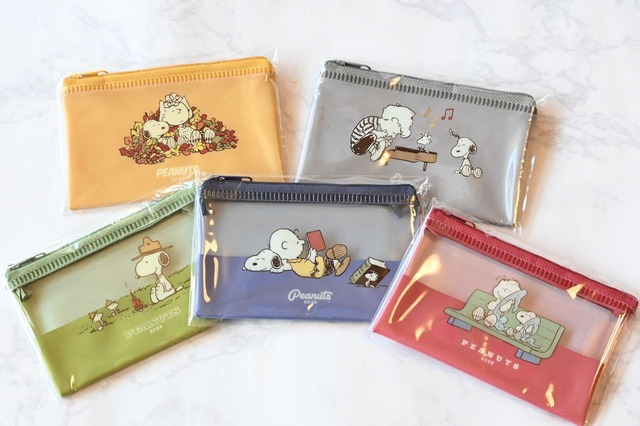 【ファミリーマート×PEANUTS】《キャンペーン第1弾「フラットポーチ」》対象商品を2個同時購入ごとに、ファミマ限定のオリジナルのフラットポーチがもらえます♪