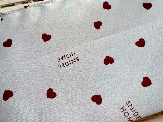 【MORE（モア）9・10月合併号】バーガンディーのハート柄がかわいい〜♡散りばめられたブランドロゴもうれしい！