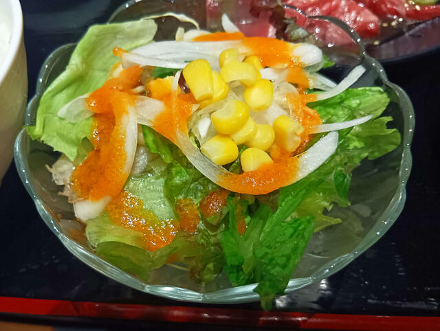 サイドには、キムチか、このミニサラダが選べます。