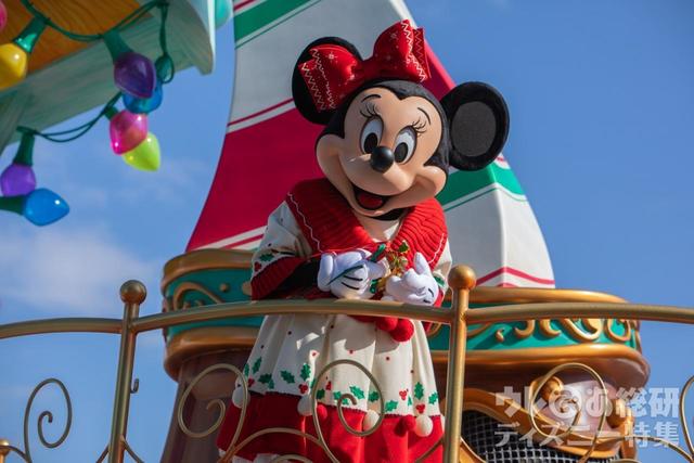 「ミッキー＆フレンズのグリーティングパレード：ディズニー・クリスマス」｜東京ディズニーランド