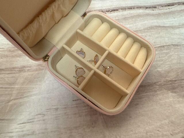 セットのピアスを収納してみました