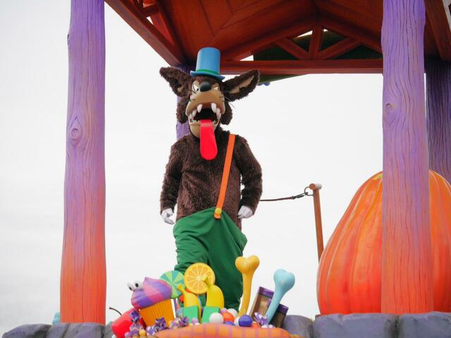 東京ディズニーランド「ザ・ヴィランズ・ハロウィーン“Into the Frenzy”」の模様:東京ディズニーリゾートのハロウィーン Ⓒ Disney